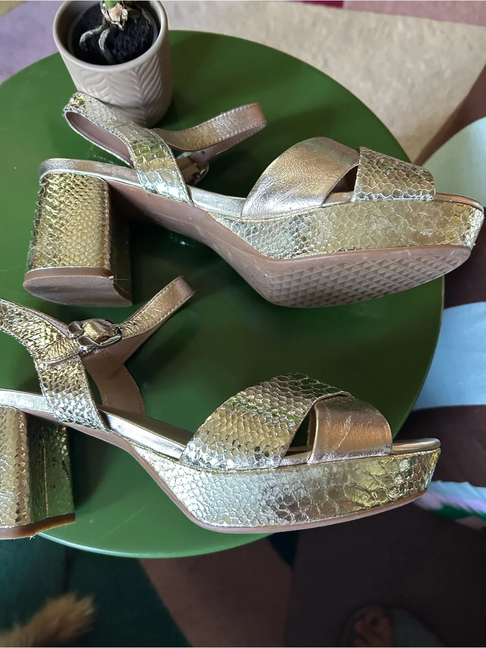 AEROSOLES champagne Metallic Crisscross Block Heel Sandals sz 8.5
